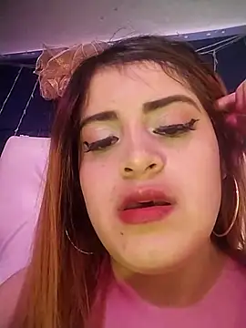 Snapshot of bella_star21 chatting on 2, 10, 2025 bella star21 online show from 2, 10, 2025