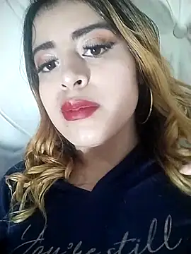 Snapshot of bella_star21 chatting on 15, 11, 2025 bella star21 online show from 15, 11, 2025