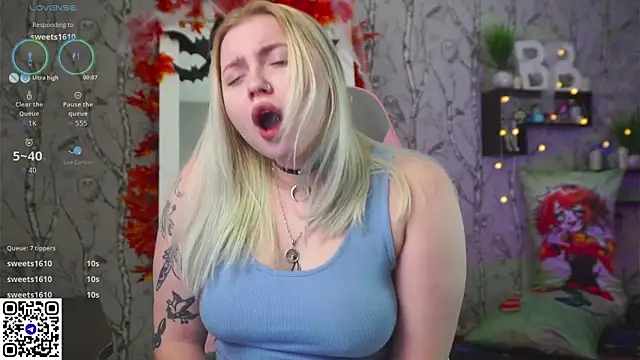 Moon Valkyrie online show from 5, 11, 2025