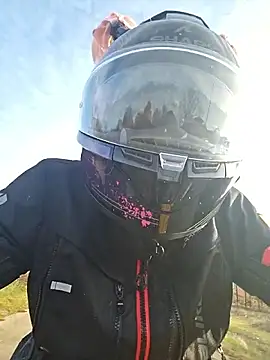 Snapshot of SARAHARD chatting on 17, 12, 2025 SARAHARD online show from 17, 12, 2025