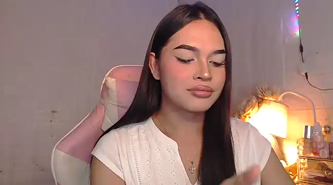 Ashely Lewis online show from 4, 2, 2025