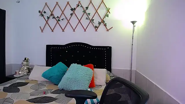 Snapshot of naughty_girl_4u chatting on 30, 10, 2025 naughty girl 4u online show from 30, 10, 2025