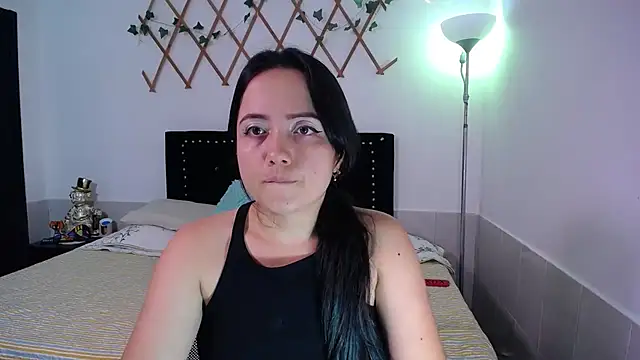 Snapshot of naughty_girl_4u chatting on 21, 11, 2025 naughty girl 4u online show from 21, 11, 2025