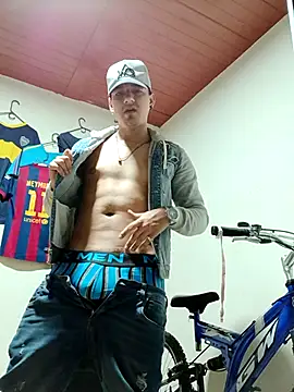 Snapshot of Triplex_Coolness chatting on 18, 9, 2025 Triplex Coolness online show from 18, 9, 2025