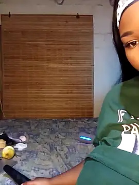 Snapshot of Aaaliyah445 chatting on 19, 10, 2025 Aaaliyah445 online show from 19, 10, 2025