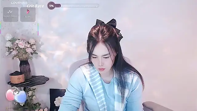 Snapshot of SHY-_-girl chatting on 4, 11, 2025 SHY- -girl online show from 4, 11, 2025