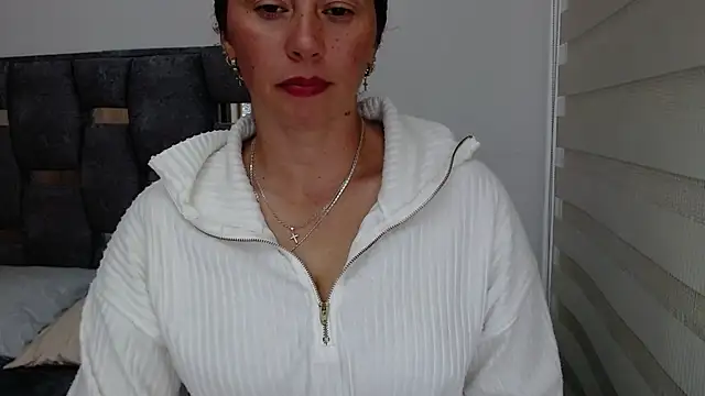 sara hott 1 online show from 6, 1, 2025