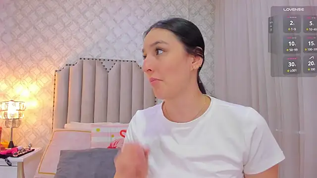 Pia Johnson  online show from 14, 4, 2026