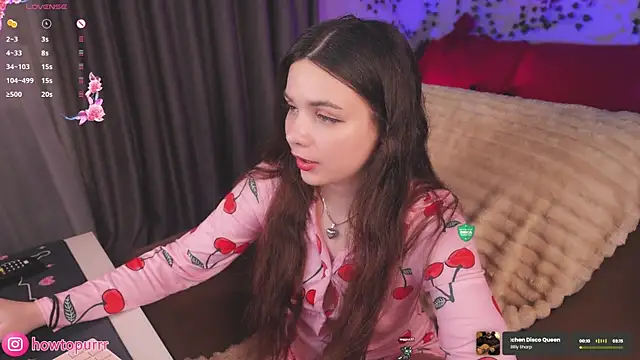 Snapshot of How2Meow chatting on 17, 7, 2026 How2Meow online show from 17, 7, 2026