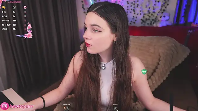 Snapshot of How2Meow chatting on 28, 7, 2026 How2Meow online show from 28, 7, 2026