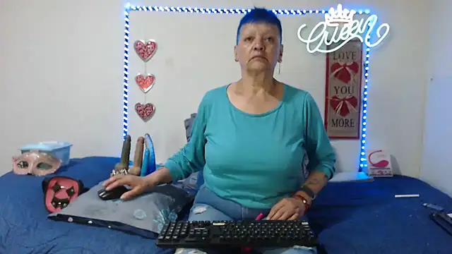 loquitaqueen011 online show from 19, 5, 2026