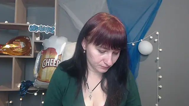 NinaFlawlees online show from 10, 10, 2025