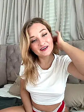Snapshot of MileySummer chatting on 23, 11, 2025 MileySummer online show from 23, 11, 2025