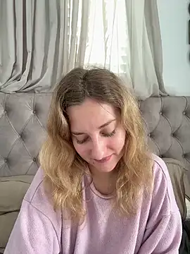 Snapshot of MileySummer chatting on 21, 12, 2025 MileySummer online show from 21, 12, 2025