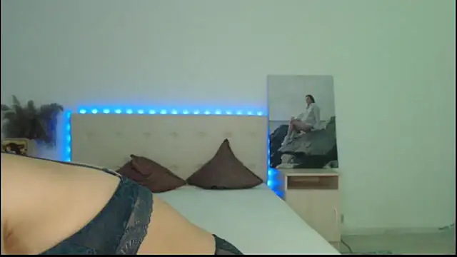 Snapshot of RoxannePure chatting on 9, 10, 2025 RoxannePure online show from 9, 10, 2025