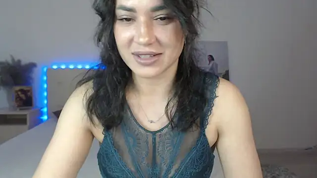 Snapshot of RoxannePure chatting on 5, 5, 2026 RoxannePure online show from 5, 5, 2026