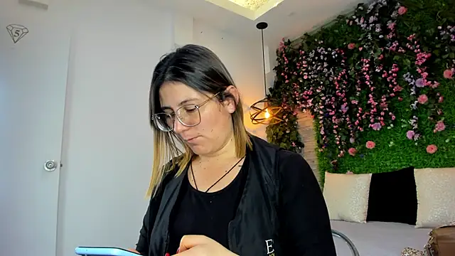 SarahDeyvis online show from 25, 11, 2025