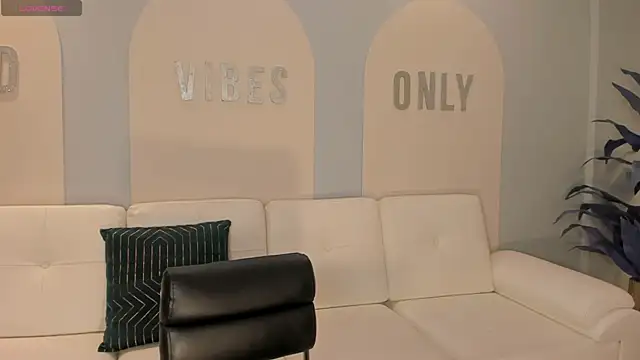 EveBensonX online show from 4, 5, 2026
