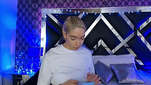 Snapshot of victoriaa_lee_ chatting on 23, 2, 2026 victoriaa lee online show from 23, 2, 2026