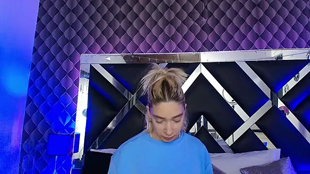 Snapshot of victoriaa_lee_ chatting on 30, 3, 2026 victoriaa lee online show from 30, 3, 2026