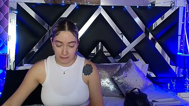 victoriaa lee  online show from 11, 5, 2026