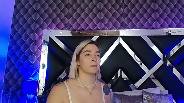 victoriaa lee  online show from 22, 5, 2026