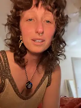 mossy kiss online show from 9, 5, 2026