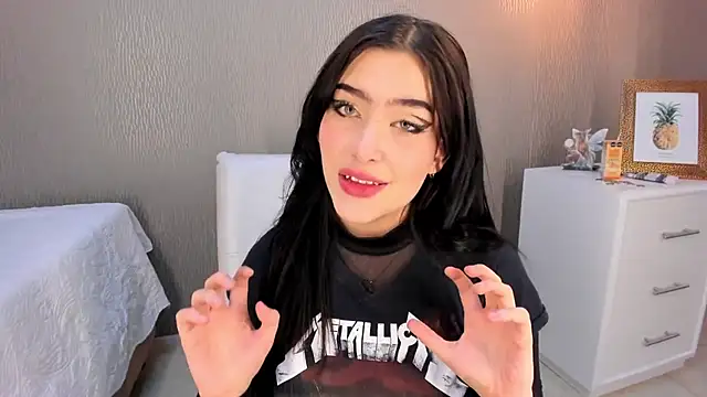 Alexa Thaylor  online show from 25, 12, 2024