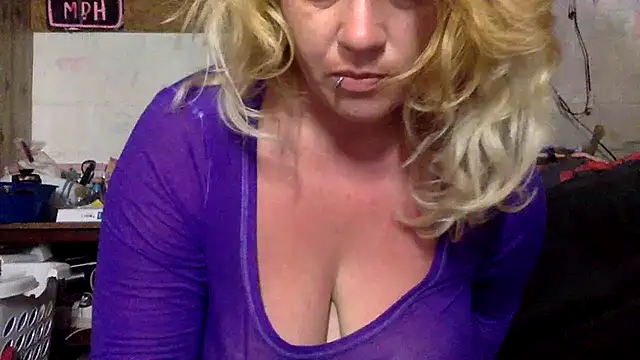 TrashleyRosebud online show from 3, 6, 2026