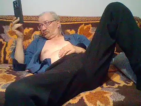 Snapshot of cumloverboyxx69 chatting on 30, 1, 2025 cumloverboyxx69 online show from 30, 1, 2025