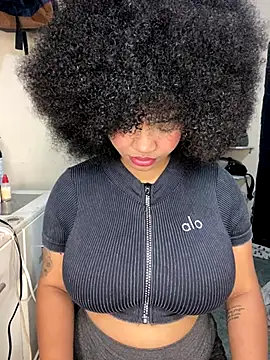 Snapshot of MalaikaBrown chatting on 5, 12, 2025 MalaikaBrown online show from 5, 12, 2025