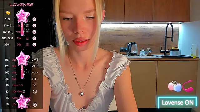 Snapshot of Olivia_Bells chatting on 23, 9, 2025 Olivia Bells online show from 23, 9, 2025
