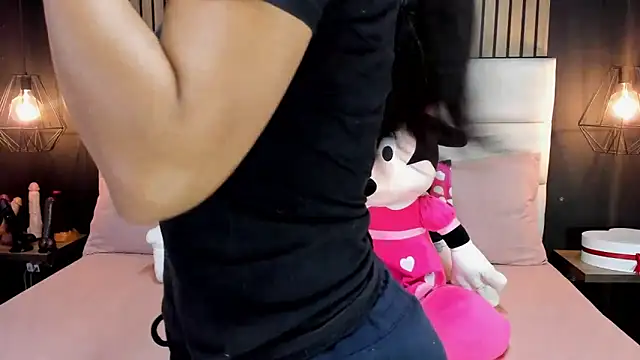 NiicolleMiller online show from 24, 2, 2025