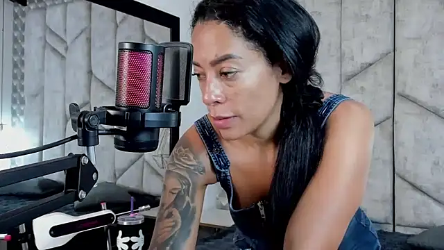 NiicolleMiller online show from 8, 11, 2025