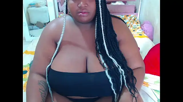 Snapshot of chocolatehot04 chatting on 5, 10, 2025 chocolatehot04 online show from 5, 10, 2025