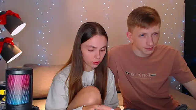 Snapshot of juliaanddima chatting on 13, 2, 2025 juliaanddima online show from 13, 2, 2025