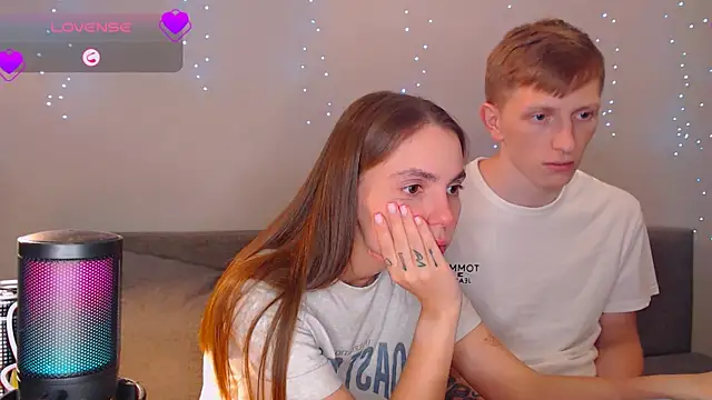 Snapshot of juliaanddima chatting on 2, 3, 2025 juliaanddima online show from 2, 3, 2025