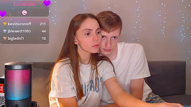Snapshot of juliaanddima chatting on 3, 3, 2025 juliaanddima online show from 3, 3, 2025
