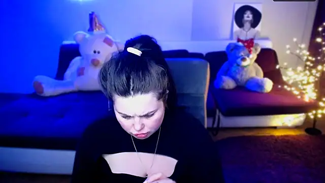 Emily Mo online show from 22, 12, 2024