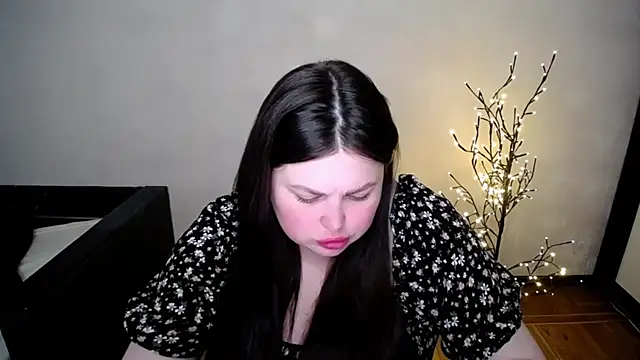 Emily Mo online show from 10, 5, 2026