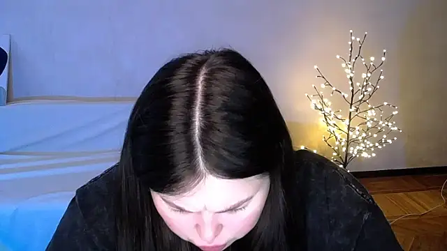 Emily Mo online show from 5, 6, 2026