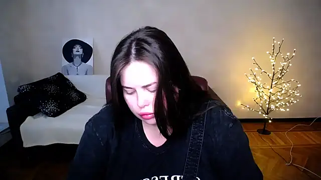 Emily Mo online show from 23, 6, 2026