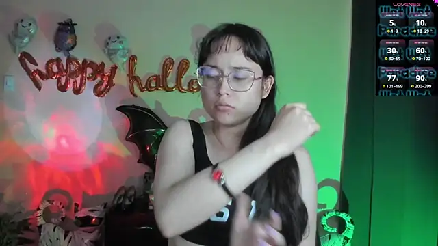 Snapshot of shantalc3rezo chatting on 23, 10, 2025 shantalc3rezo online show from 23, 10, 2025