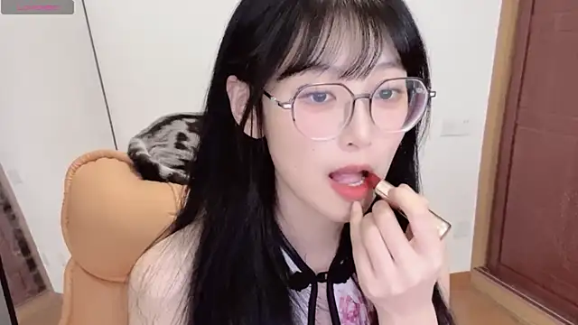 Snapshot of 4uoki chatting on 11, 10, 2025 4uoki online show from 11, 10, 2025