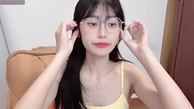 Snapshot of 4uoki chatting on 12, 10, 2025 4uoki online show from 12, 10, 2025