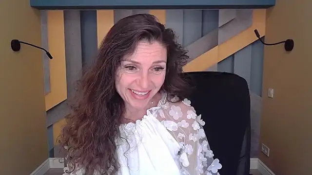 EllaLong online show from 16, 9, 2025