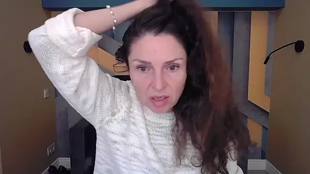 EllaLong online show from 9, 10, 2025