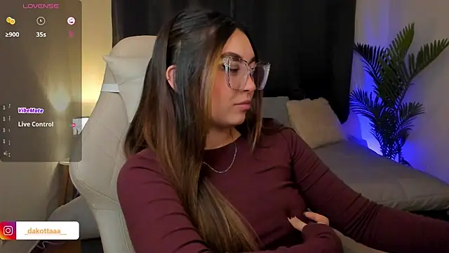 dakottaa  online show from 25, 11, 2025