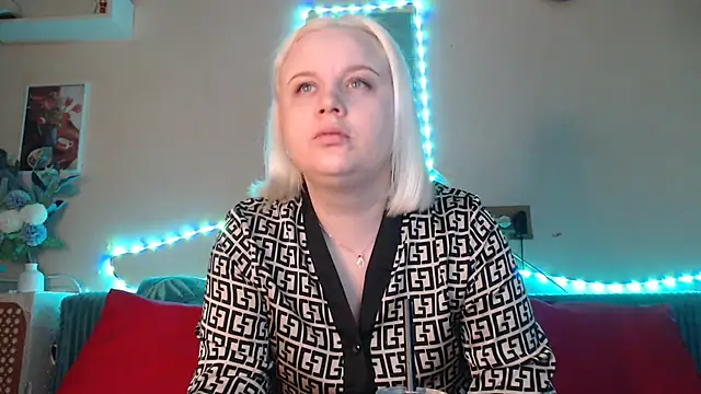 Snapshot of Karolina_love_ chatting on 25, 1, 2025 Karolina love online show from 25, 1, 2025