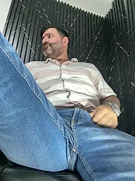 Snapshot of Maxi_TheBigDaddy chatting on 30, 6, 2026 Maxi TheBigDaddy online show from 30, 6, 2026